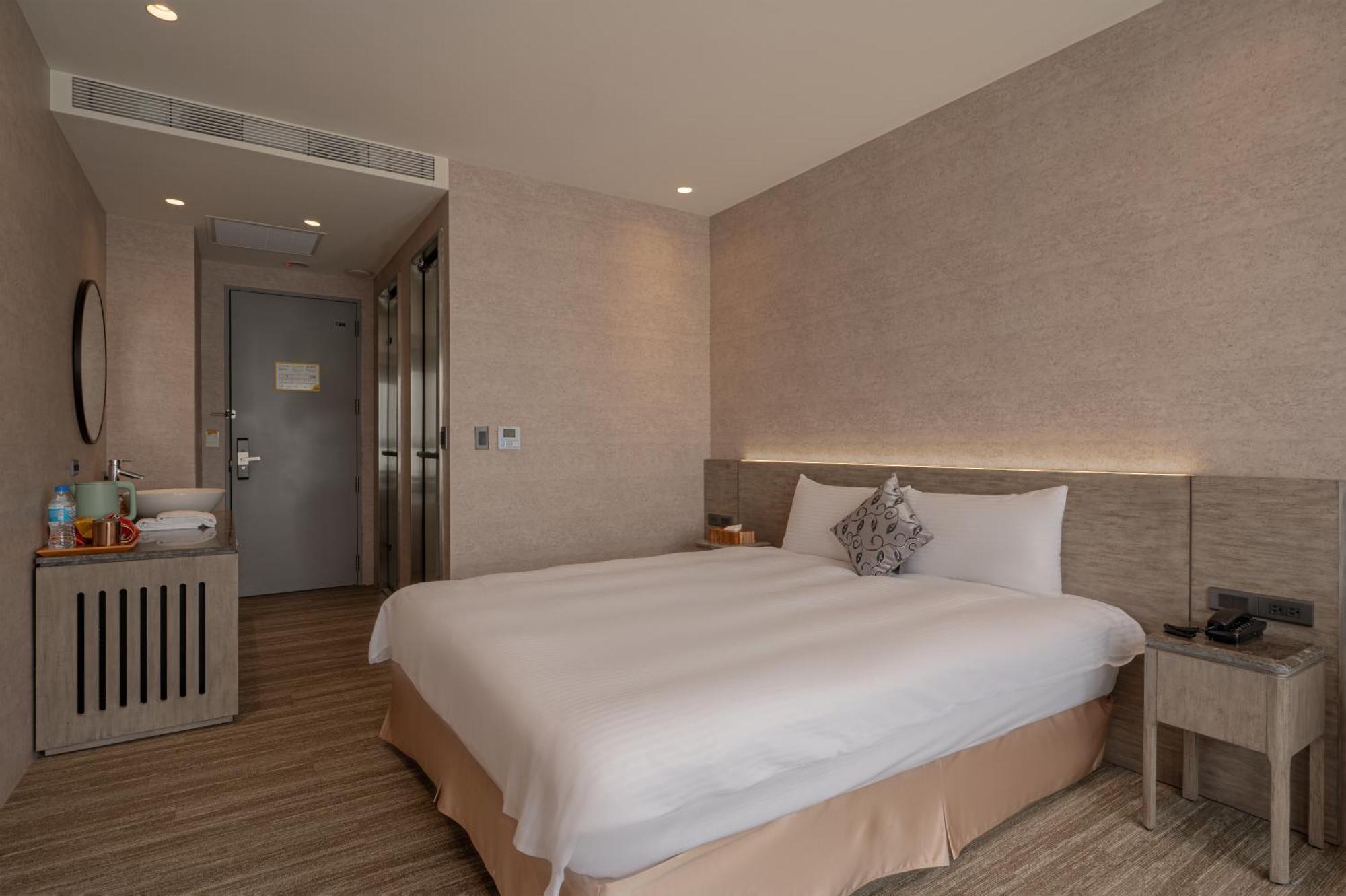 In Joy Hotel Taichung Exterior foto